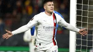 Rennes - Milan: El gol de Jovic