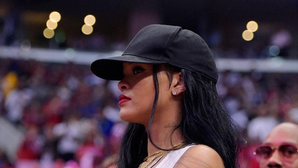 Rihanna disfruta del baloncesto