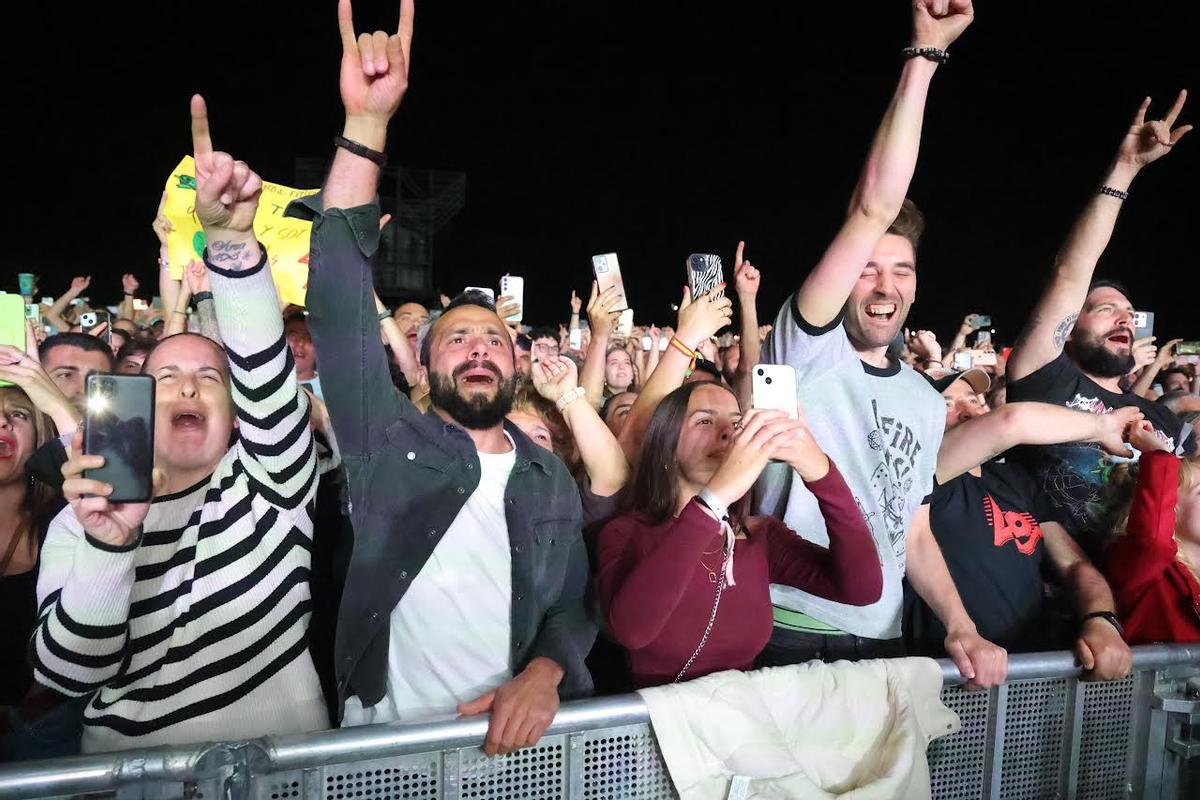 Un público entregado en el concierto de Fito, esta noche en Cáceres.