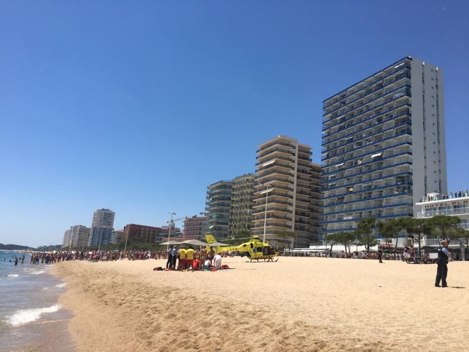 Mor una turista mentre es banyava a la platja Gran de Platja d''Aro