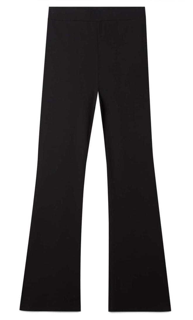 Pantalón de punto negro, de Stradivarius