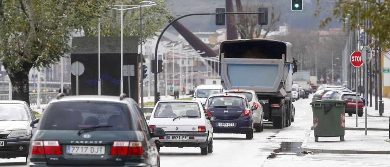 Tráfico en la avenida Conde de Guadalhorce, en un día laborable.