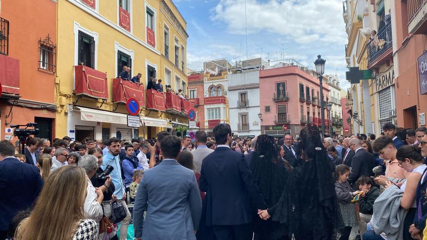 Vídeo | Lleno absoluto en la calle Feria a la espera de que salga Montesión