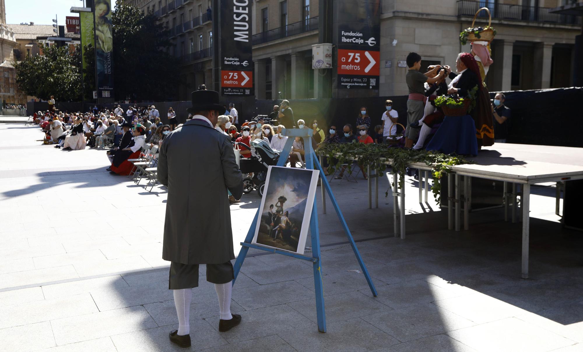 Los cuadros de Goya toman vida en la plaza del Pilar de Zaragoza.