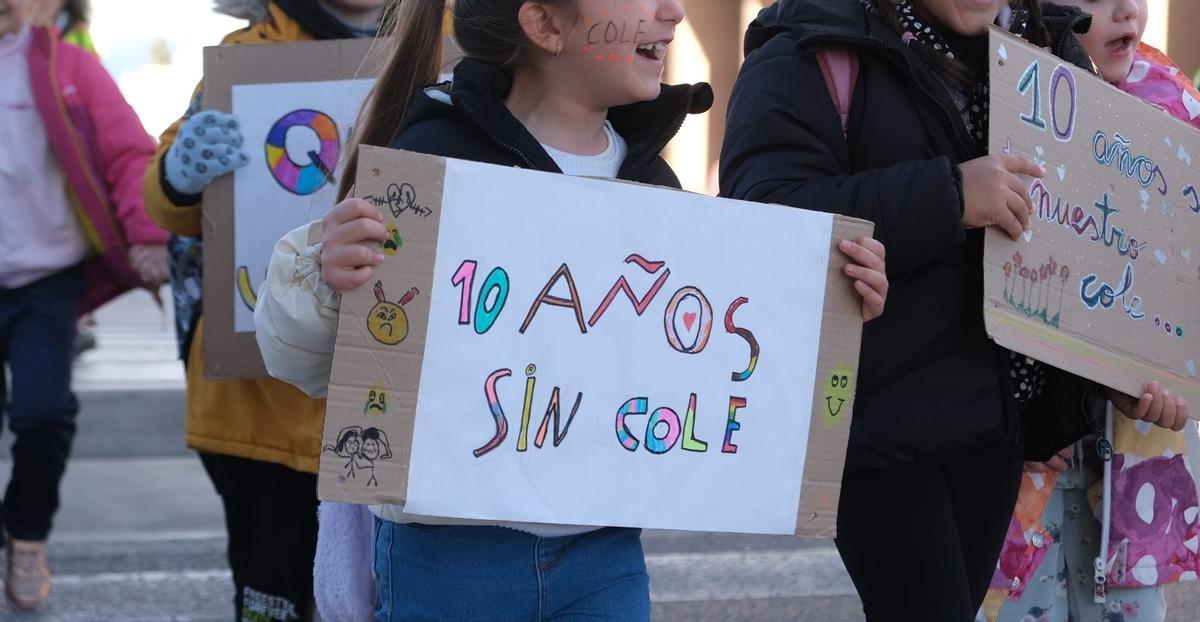 Alumnos del CEIP Hispanidad de Santa Pola en la protesta
