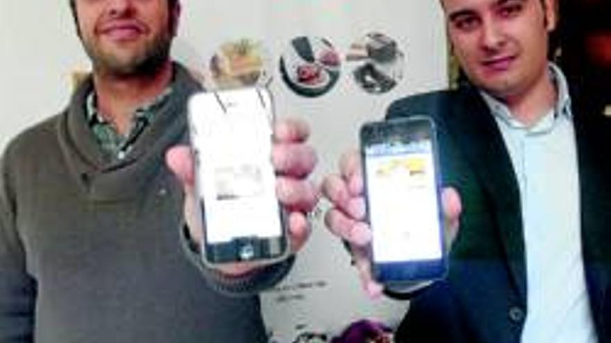 Hosteleros conocen la aplicación para colgar sus cartas en el móvil