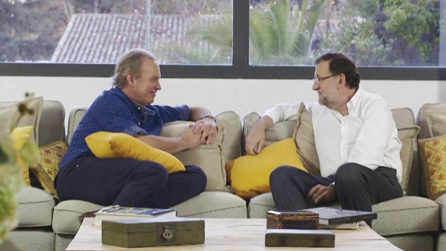 Bertín Osborne entrevista a Mariano Rajoy en &quot;En la tuya o en la mía&quot;. // RTVE