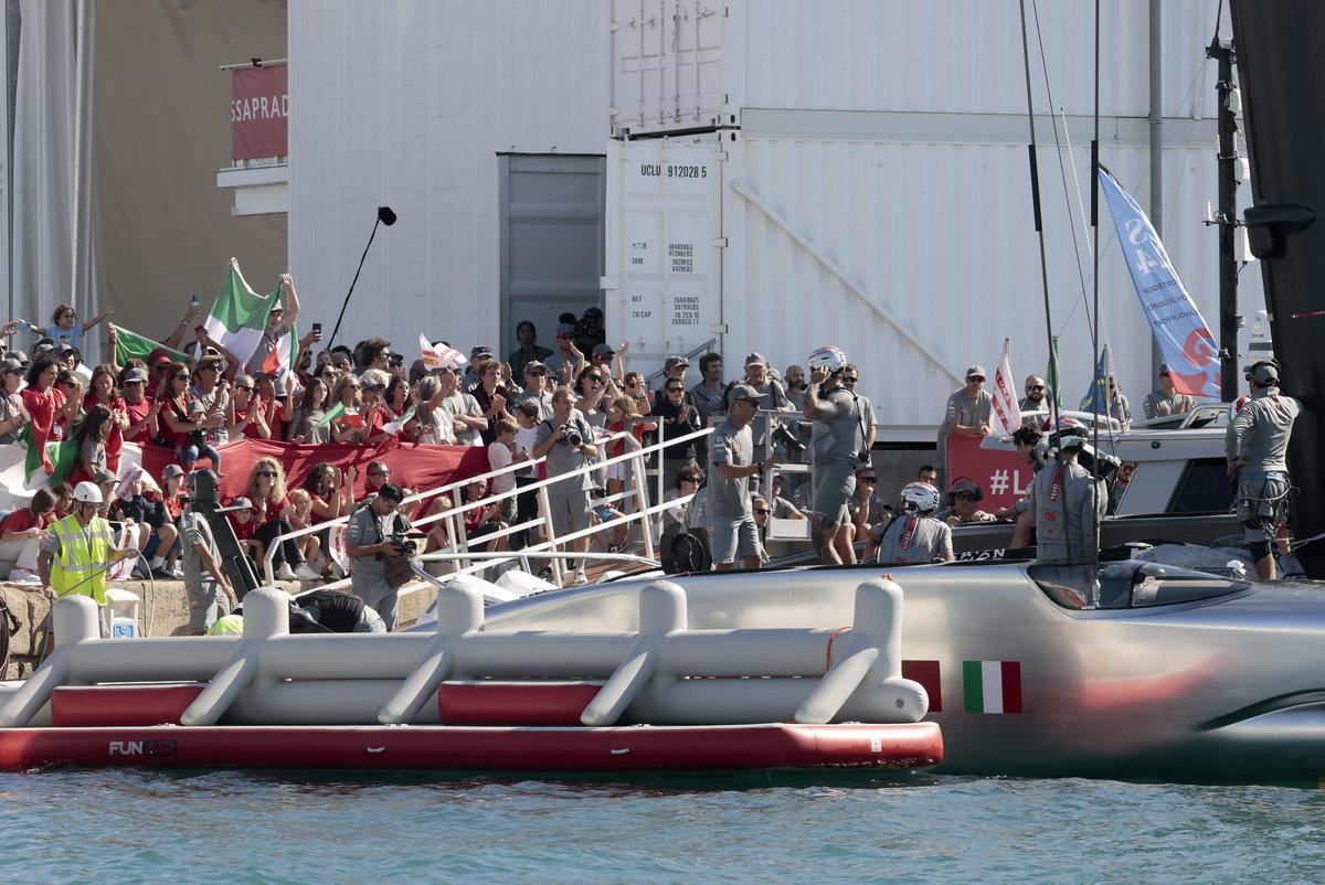 INEOS (GBR) y LUNA ROSSA (ITA) Copa Louis Vuitton de vela sexta jornada