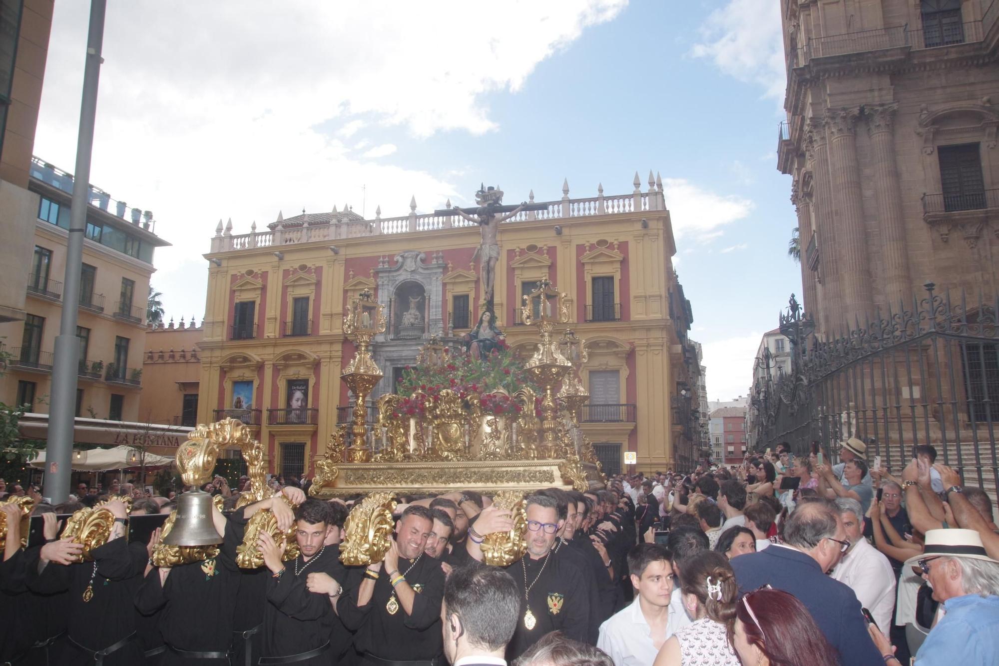 El Cristo del Amor recorre el Centro en un itinerario que recupera su primera procesión con motivo de su centenario