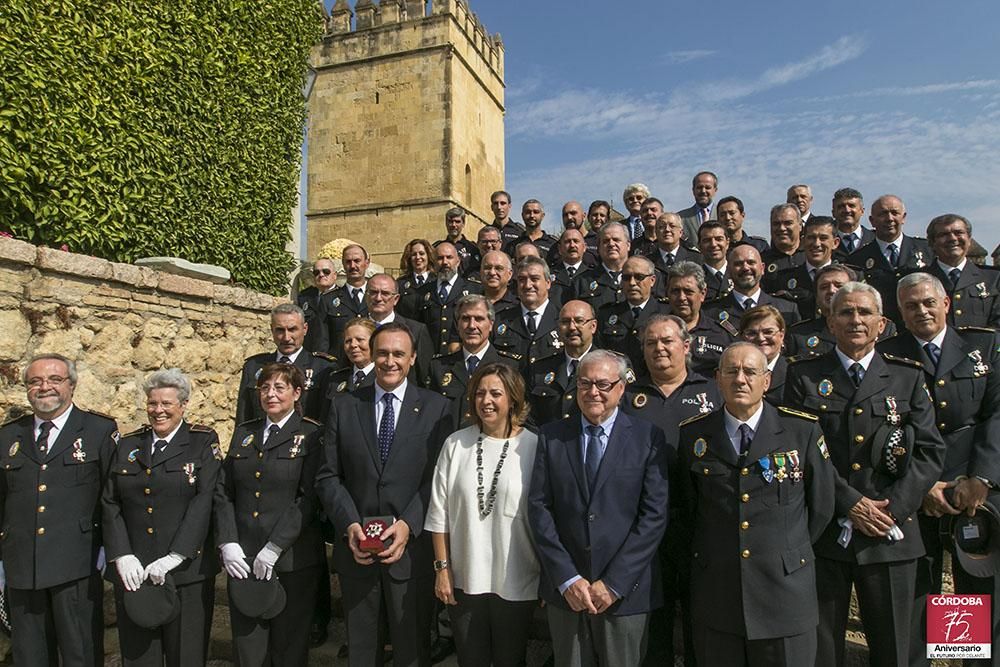 FOTOGALERÍA / Distinciones para la Policía Local en su día.