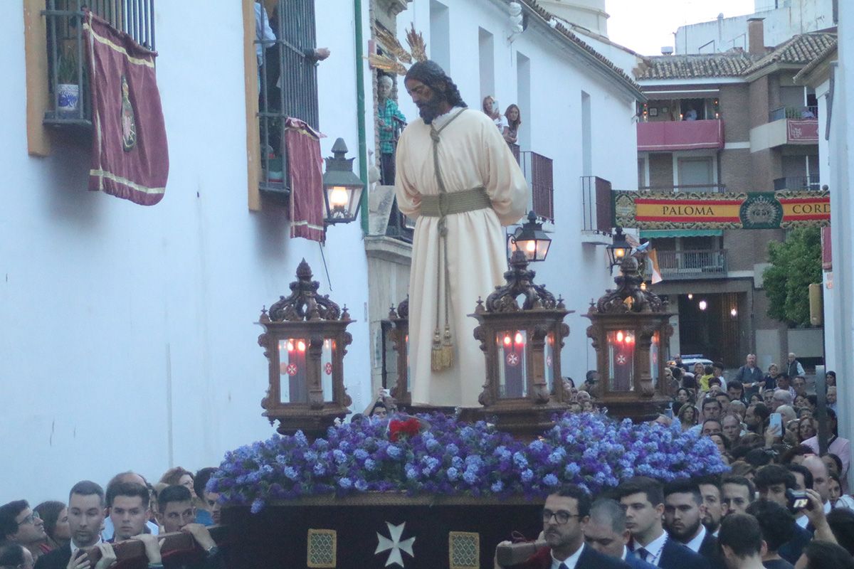 Vía crucis con el Señor de la Sangre, en imágenes