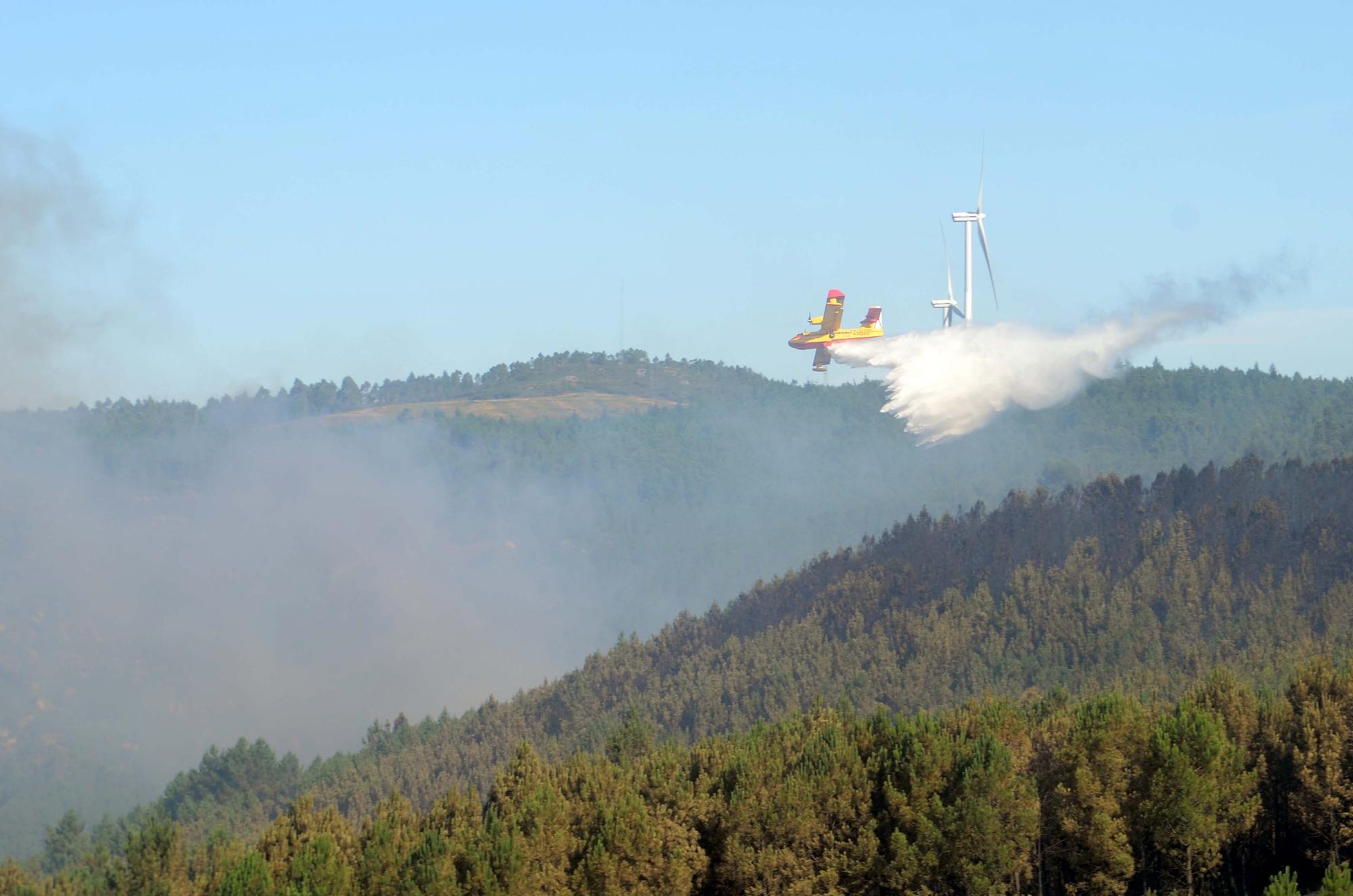 Incendios en Galicia: Vilagarcía y su comarca luchan contra el fuego