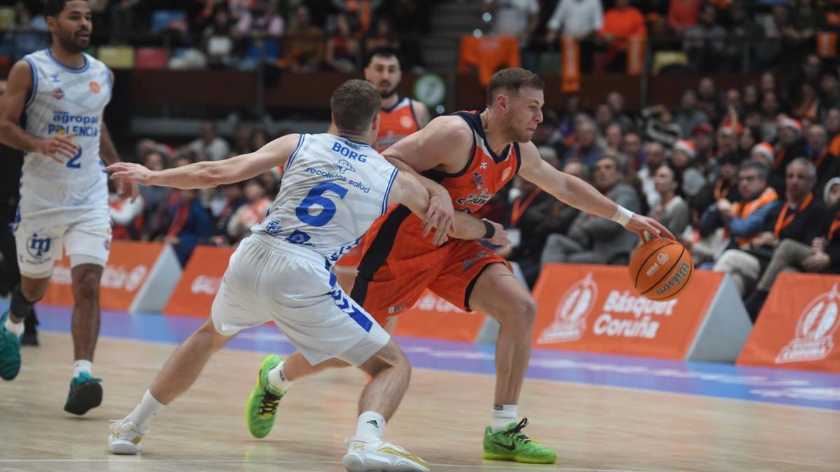 Jorgensen y Borg, en un duelo en el Leyma Coruña-Palencia del Coliseum en diciembre.