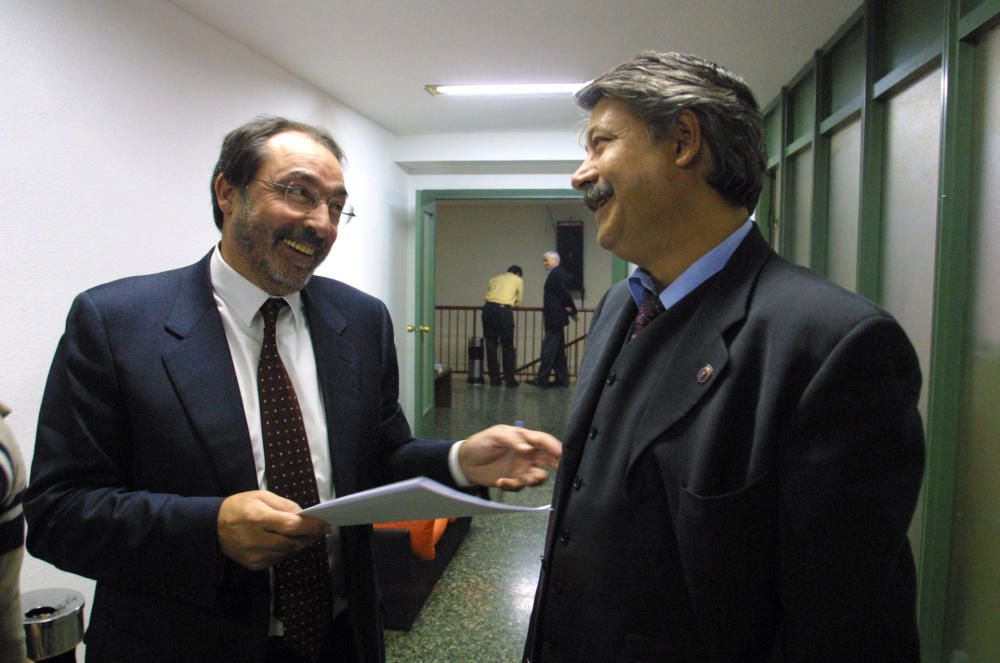 José Antonio Pina fue su primer "delfín" para las elecciones de 1999. Dimitió antes de acabar el mandato.
