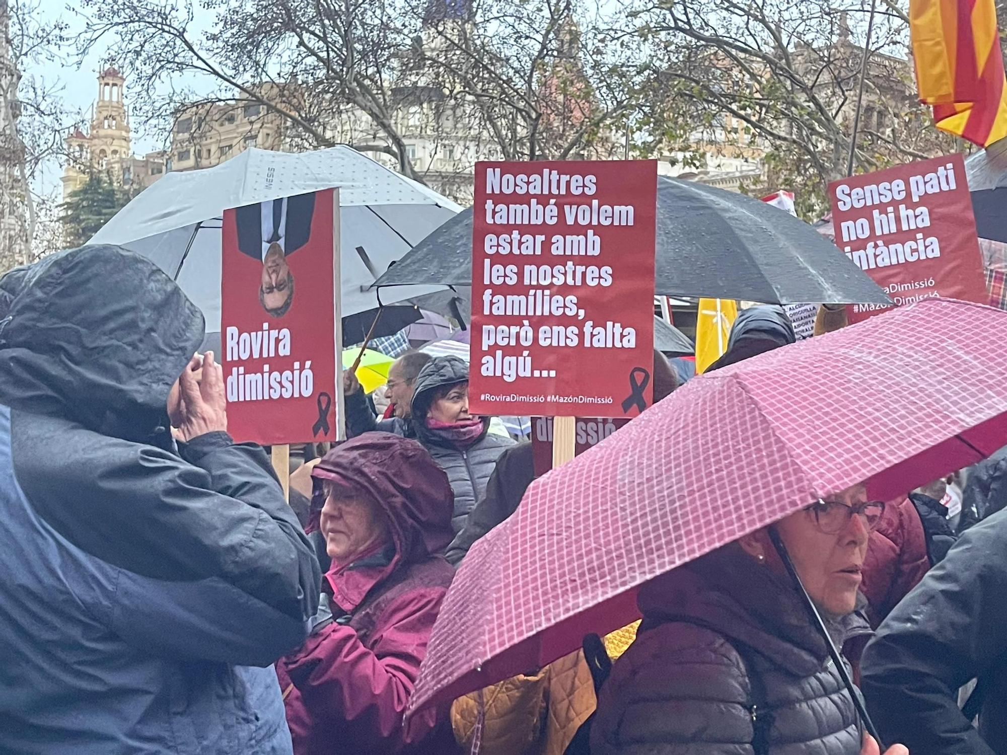 La cuarta manifestación contra Mazón por la gestión de la dana, en imágenes