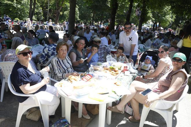 EN IMÁGENES: El Martes de Campo abarrota el Campo de San Francisco de Oviedo