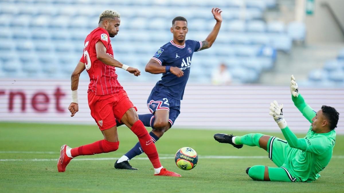 En-Nesyri junto a Keylor en el momento del penalti