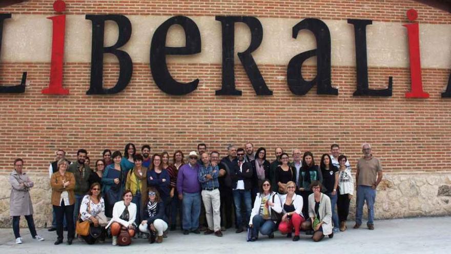 Psiquiatras visitan una bodega de la zona y sus viñedos