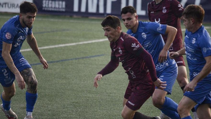 Frenazo para empezar el año: el Avilés cae en su duelo ante el Ourense (2-0)