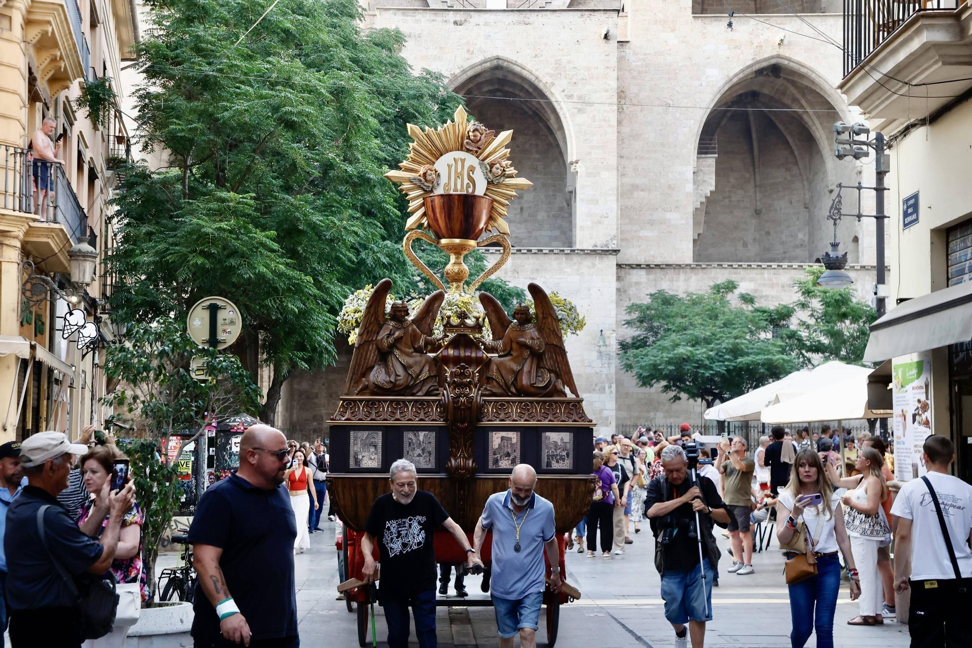 El Corpus recorre las calles de València en el Traslado