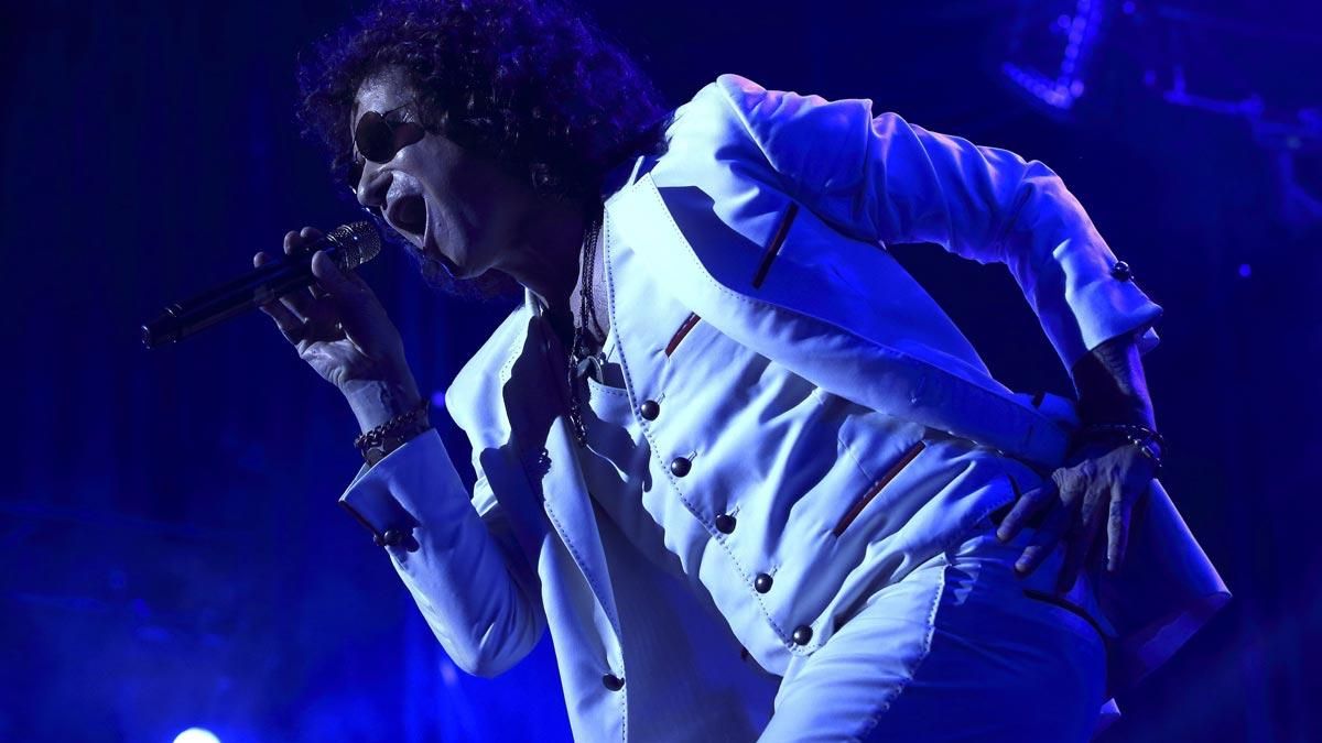 Enrique Bunbury es retira dels escenaris pels seus problemes de gola Enrique Bunbury es retira dels escenaris pels seus problemes de gola