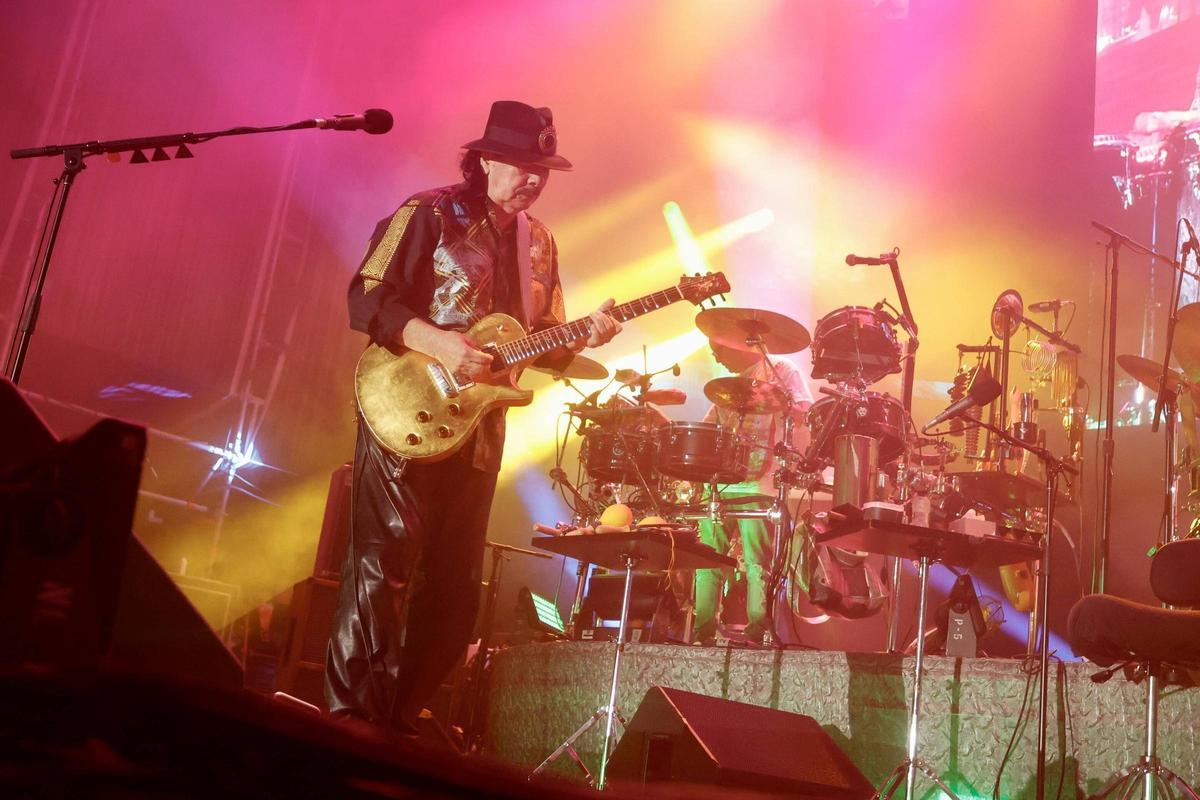 El regreso del legendario guitarrista Carlos Santana a València, en imágenes