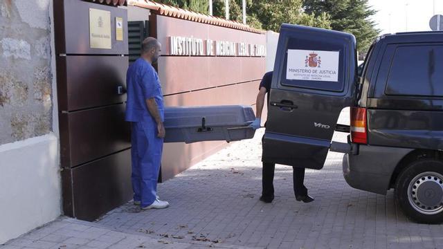 El Instituto de Medicina Legal de Zamora recibe un cadávez, en una imagen de archivo.