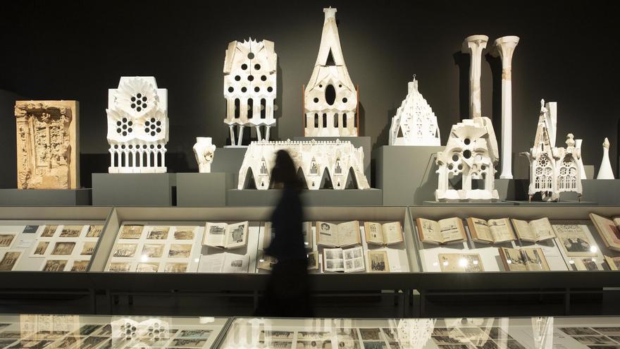 Una ambiciosa exposición en el MNAC rompe mitos sobre Gaudí