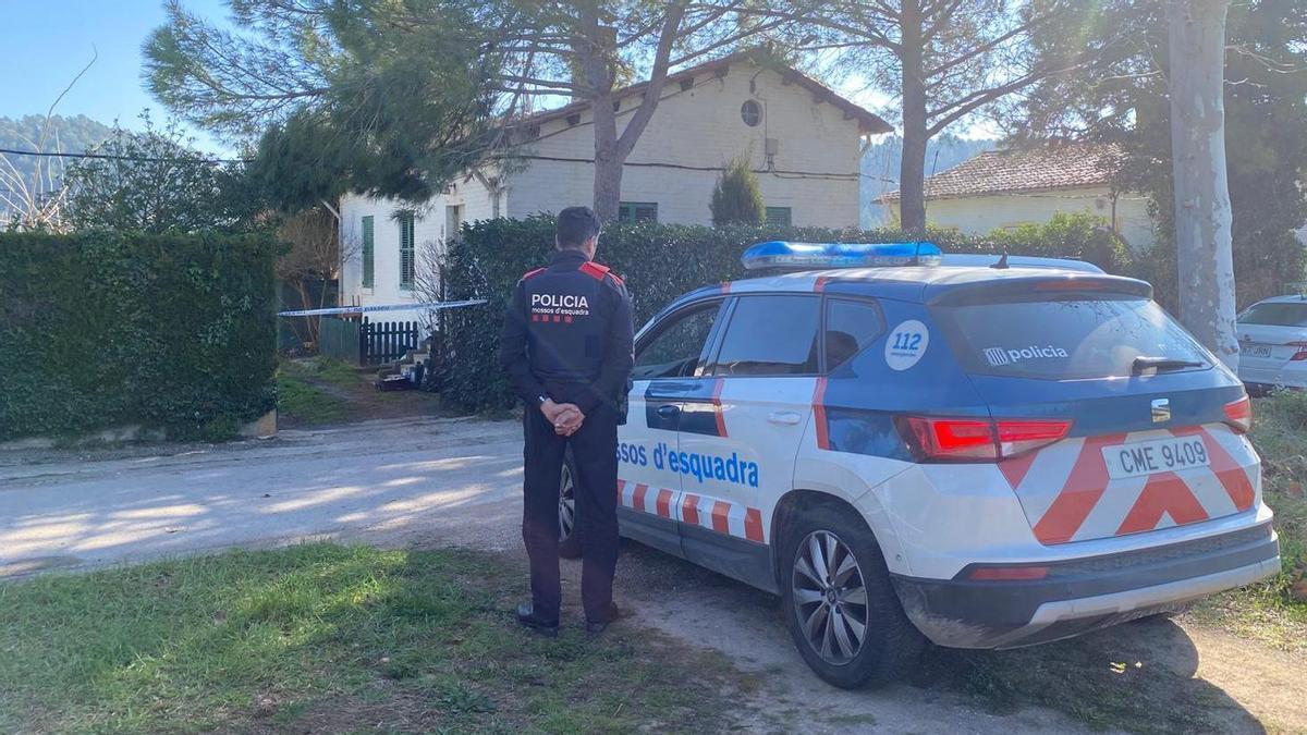Els Mossos desplaçats al domicili on va tenir lloc el crim
