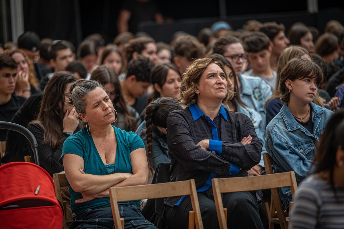 Encuentro entre la filósofa Marina Garcés y varios grupos de secundaria, en el marco de la Bienal de Pensamiento