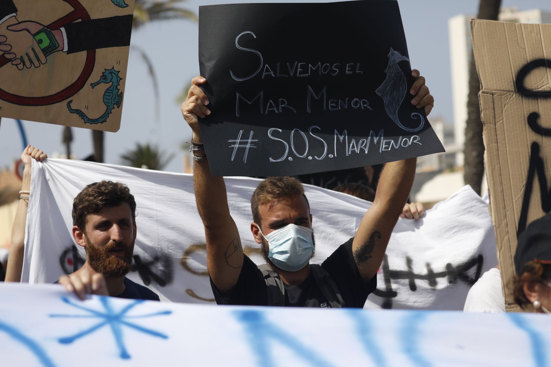 Protestas de vecinos del Mar Menor al inicio de La Manga