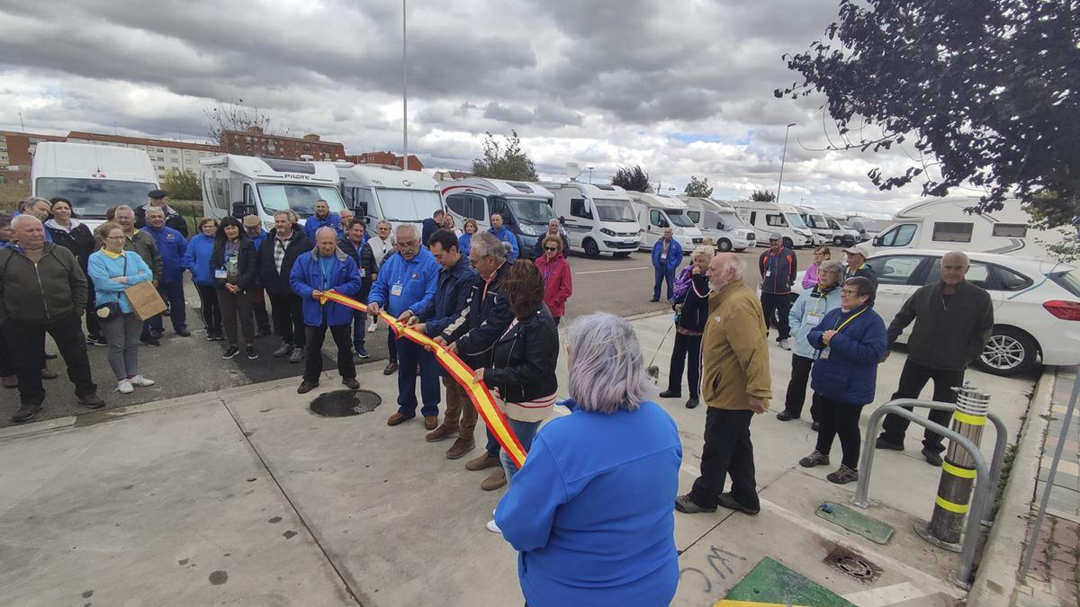 Un momento de la inauguración del área de autocaravanas.