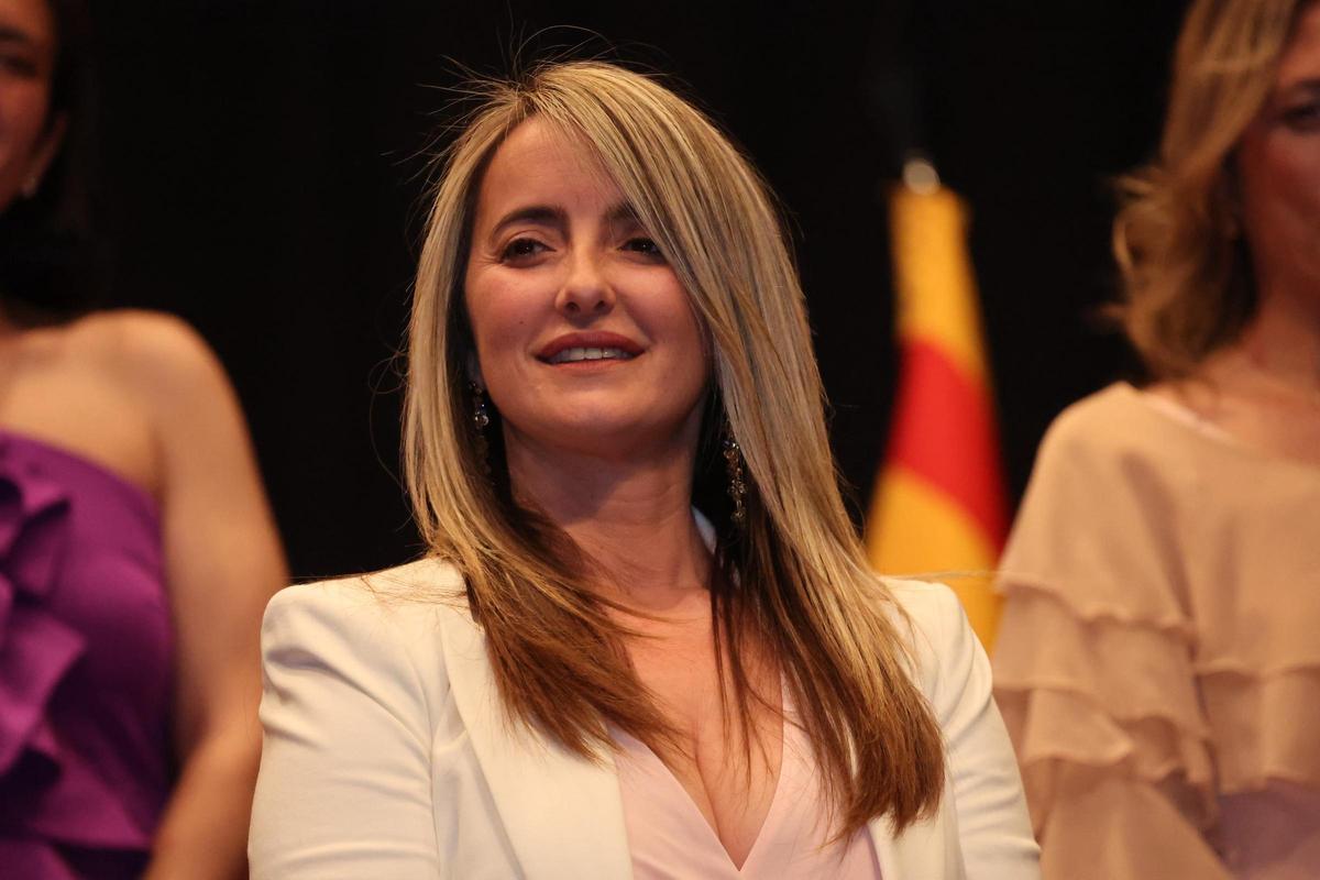 Fotogalería I Vila-real homenajea a las reinas y damas de las fiestas de 1976 y 2001