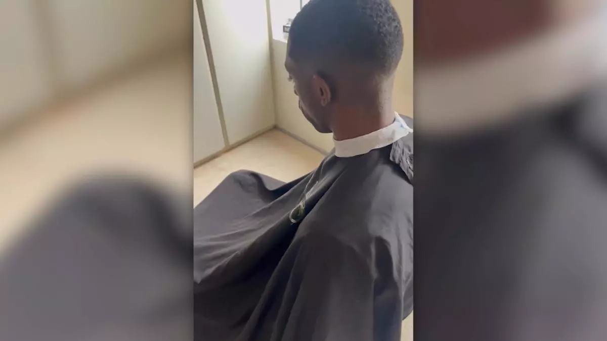 El v赤deo viral de Demb谷l谷 viendo el cl芍sico