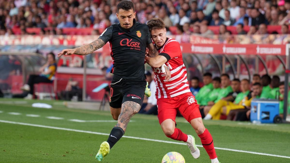 Riquelme, en una acción del duelo contra el Mallorca