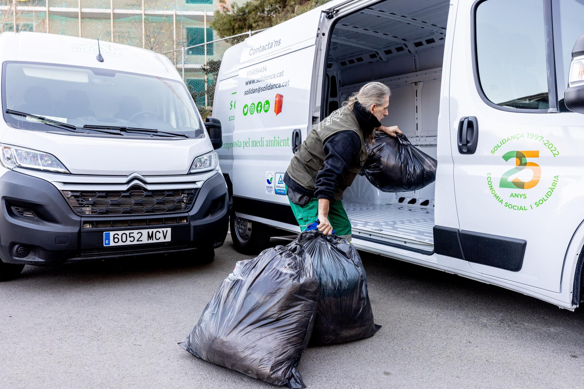 Nuevo servicio de recogida de ropa y textil a domicilio, en el Punt Verd de la Vall d'Hebron