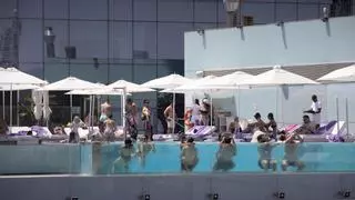Ayuntamiento y hoteleros colaborarán para instalar una desalinizadora en Barcelona que permita llenar las piscinas