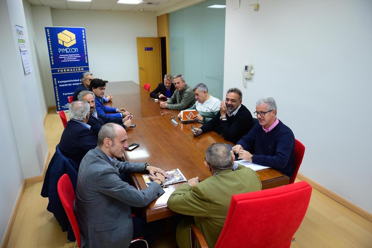 Reunión del gerente de Urvipexsa con Pymecon en Plasencia.