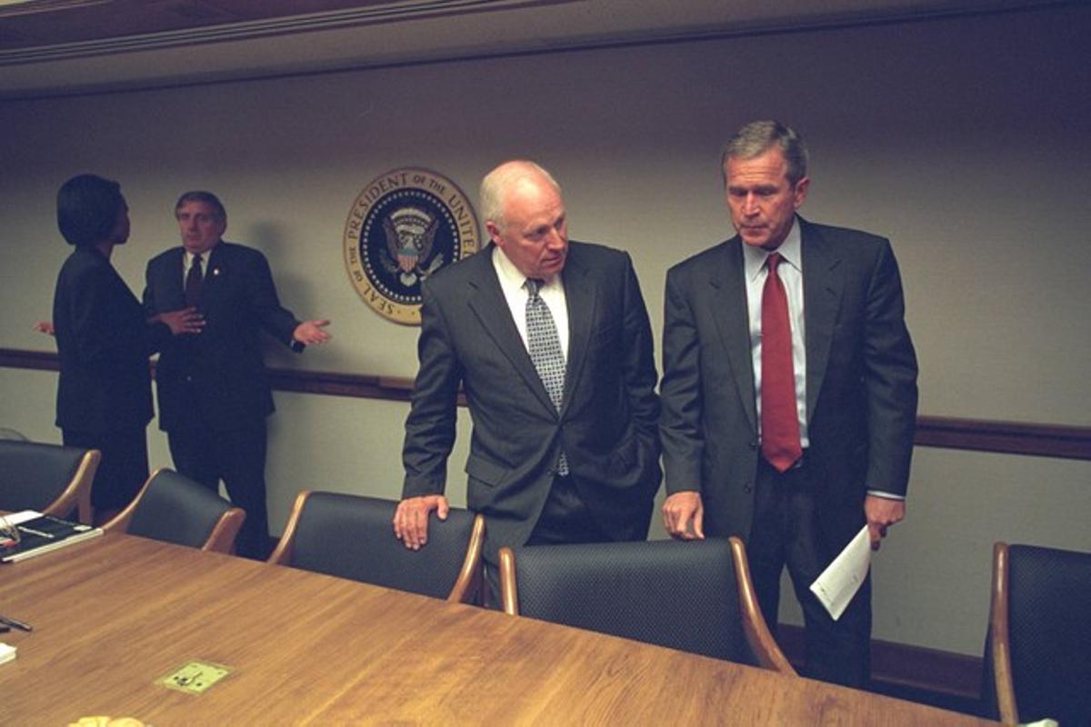 Bush i Cheney, durant el gabinet d’emergència. Bush i Cheney, durant el gabinet d’emergència.