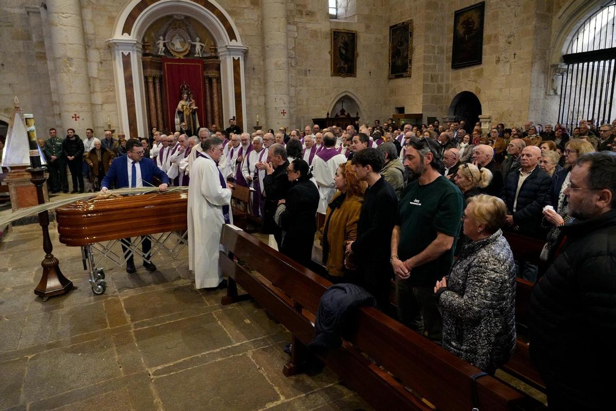 GALERÍA | La iglesia de San Ildefonso, abarrotada para despedir a José Ángel Rivera de las Heras