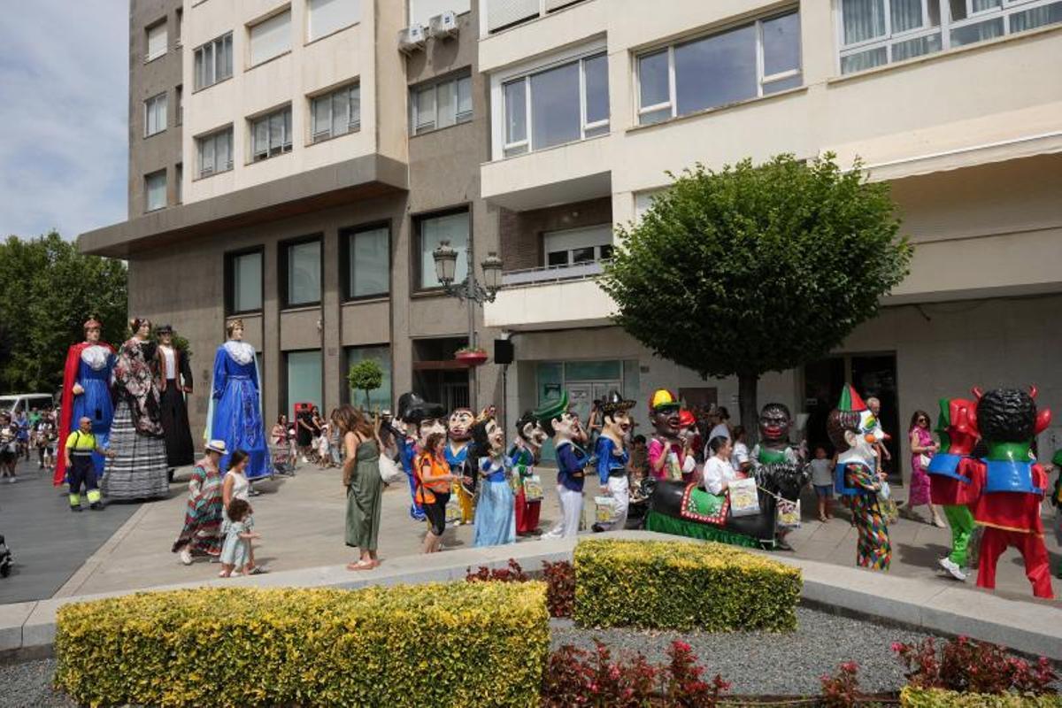 Fotogalería | Magia y tradición en las calles de Badajoz: así ha sido el desfile de Gigantes y Cabezudos