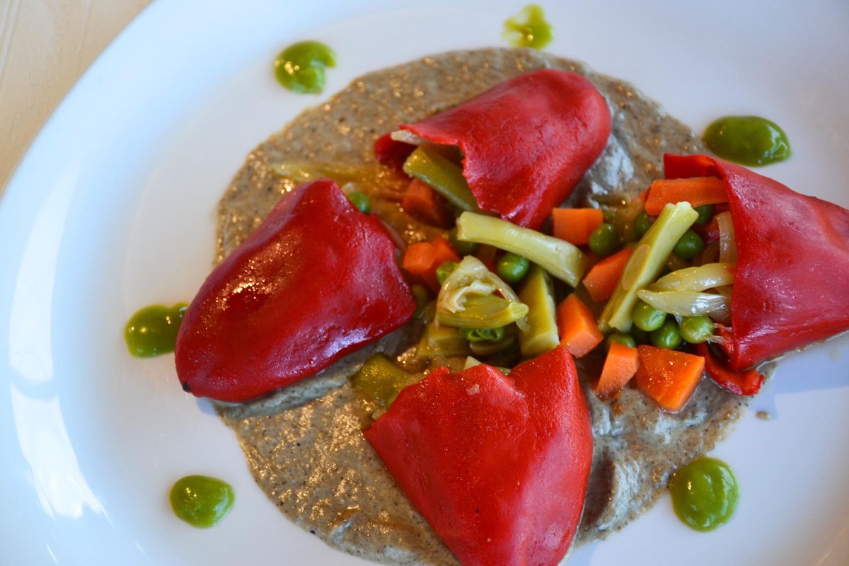 Pimientos rellenos de vreduras (plato vegano)