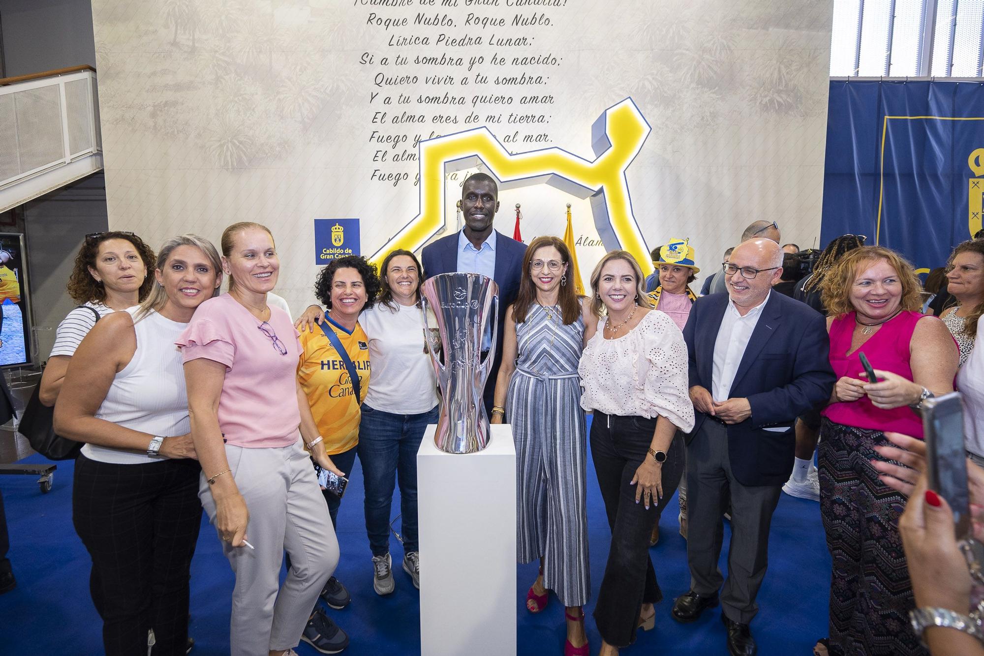 Celebración de la Eurocopa del CB Gran Canaria en el Cabildo grancanario