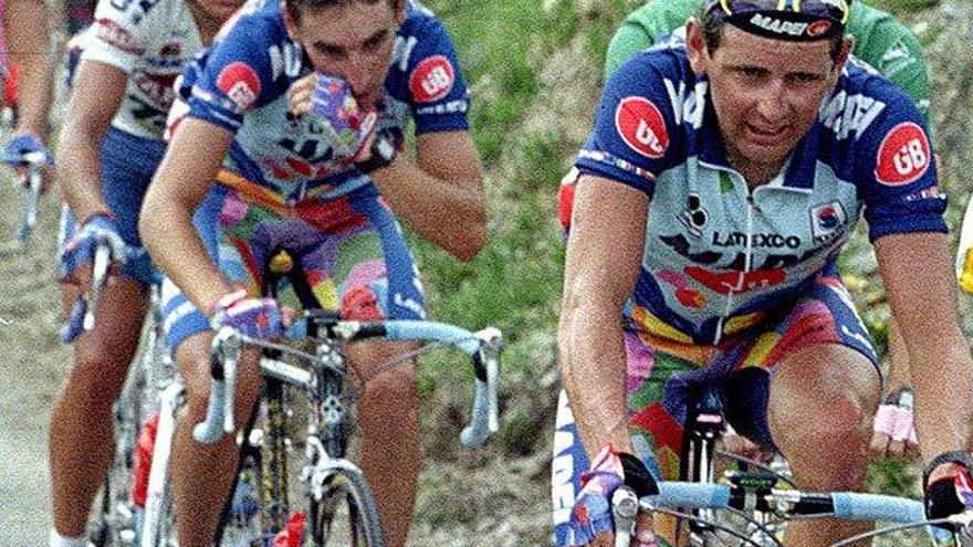 Tony Rominger y Fernando Escartín en una de sus etapas disputadas como ciclistas del equipo Mapei.