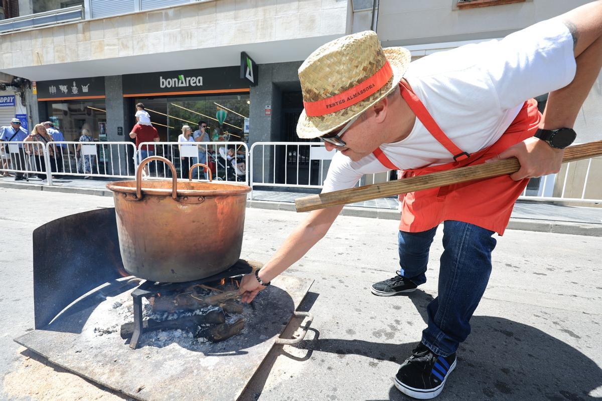 Las mejores imágenes de Les Calderes de Almassora, el día grande de las fiestas de Santa Quitèria