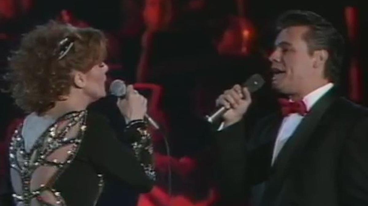 Juan Gabriel y Rocío Dúrcal interpretan ’Fue un placer conocerte’.