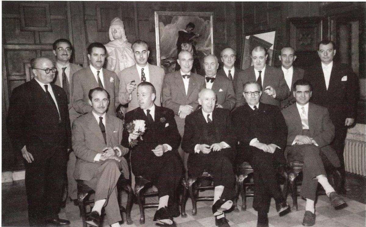 Jurado de los Premios Valencia de Literatura de 1958. El primero por la izquierda, Almela i Vives.