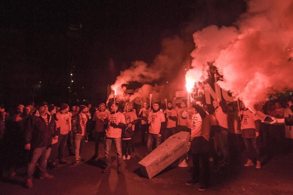 La dirección de Alcoa ha dado un ultimátum al comité de empresa de la fábrica de A Coruña para que se presente en una última reunión para constituir la comisión consultiva para abordar el ERE.