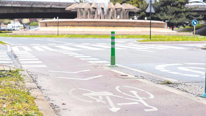 Vecinos y ciclistas reclaman que el carril bici de Pajaritas, en A Coruña, se sitúe en los dos lados de la vía