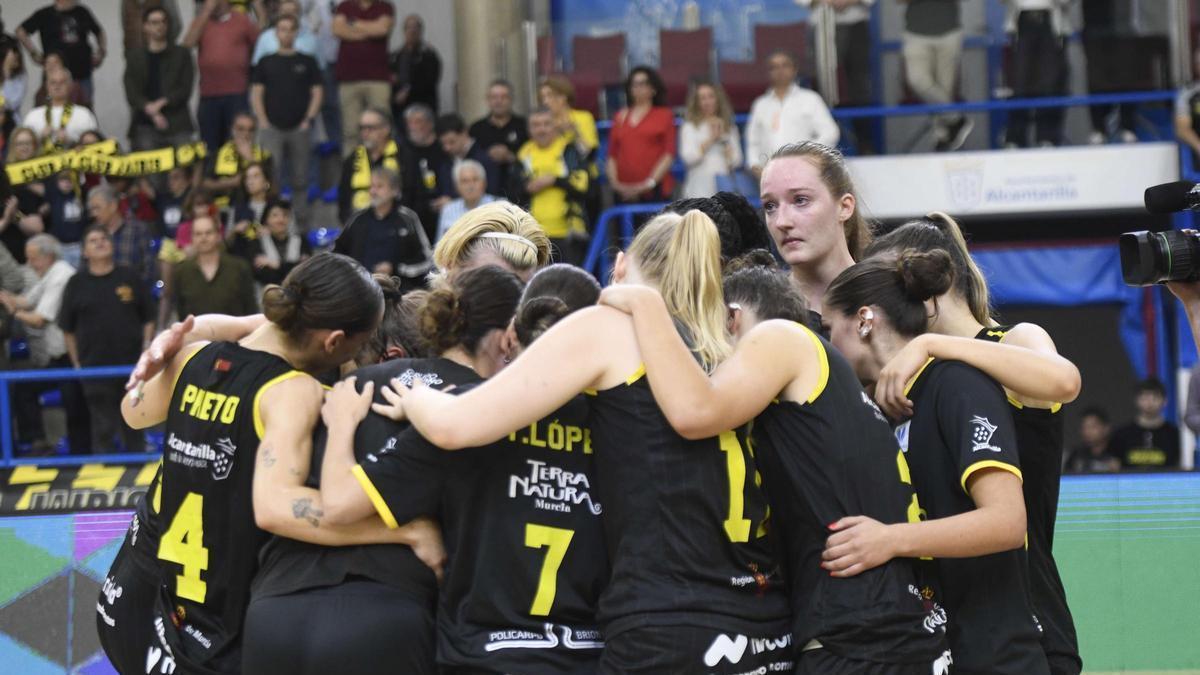 Piña de las jugadoras del Jairis